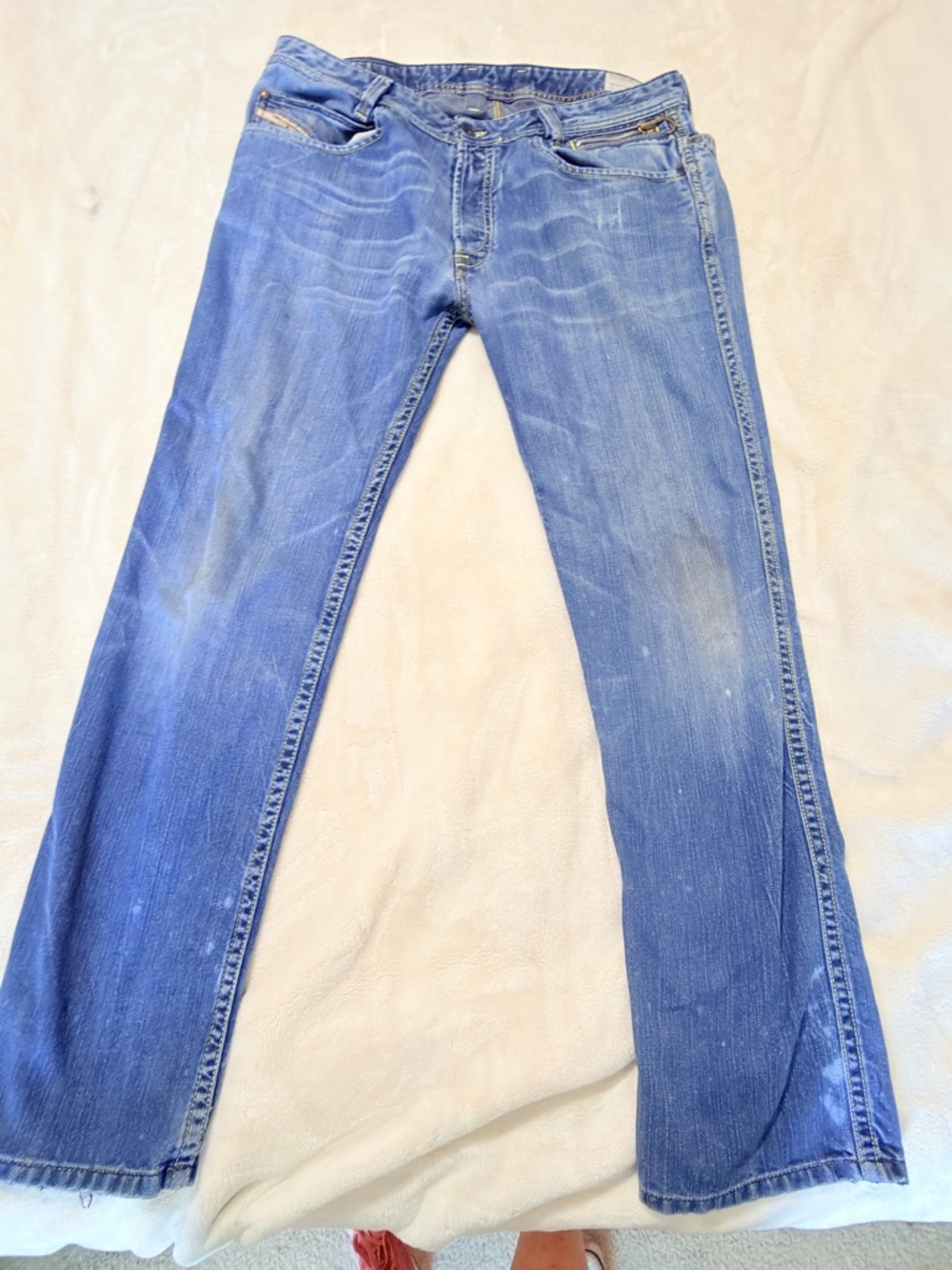 Men's Relaxed Acid Wash Blue Denim Jeans!
